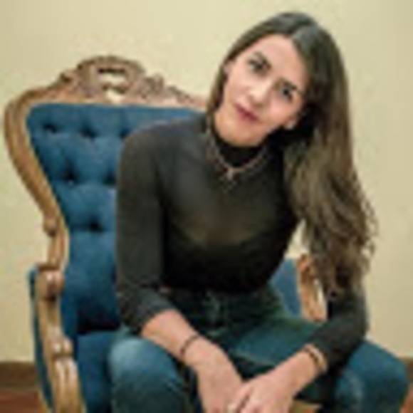 Meet your Posher, Verónica - Picture 1 of 1